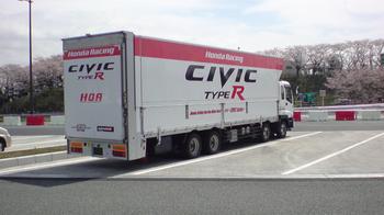 Honda Racing トランポ CIVIC TYPE-R ①.JPG