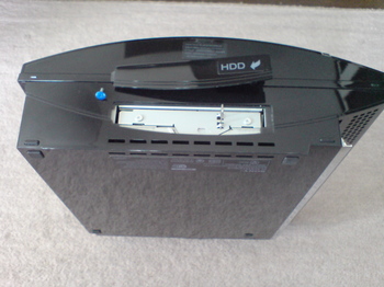 PS3 60GB SSD換装 6 HDDのユニットを右へスライド.JPG